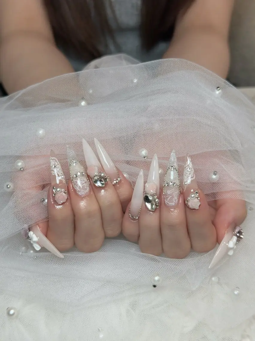 ネイル チークネイル ドット フレンチネイル グラデーション ハート ハンドネイル Julli NailStudioのネイルデザイン