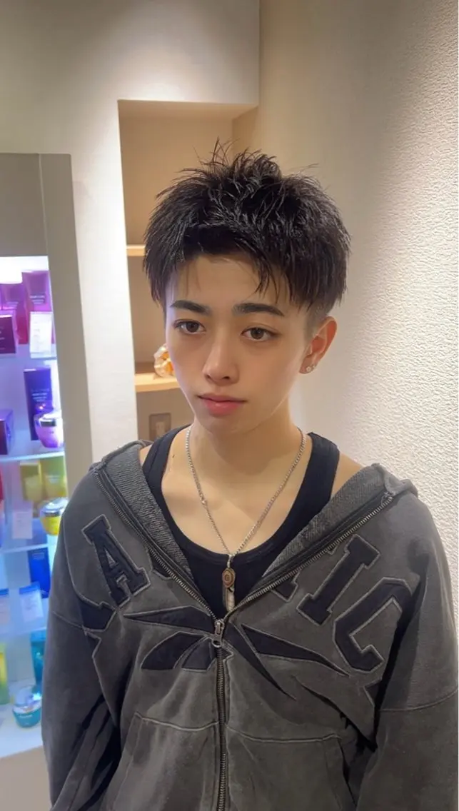 メンズ アップバング 小野 眞白のヘアスタイル