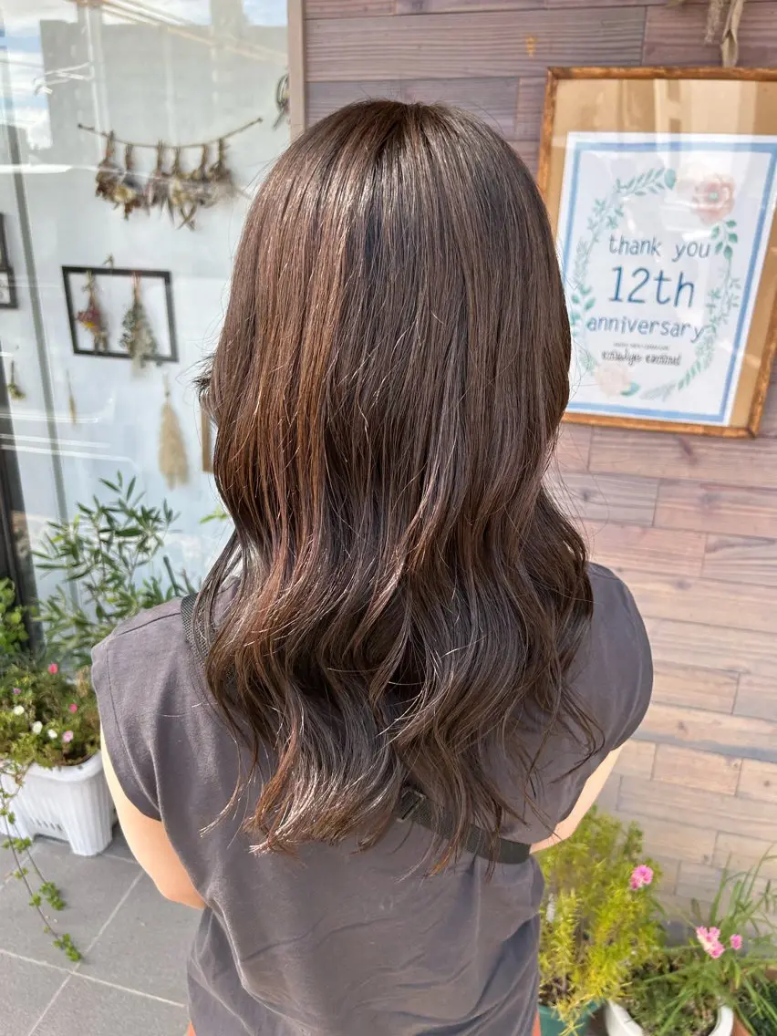 セミロング カット ヘアカラー 高津 千慧のヘアスタイル