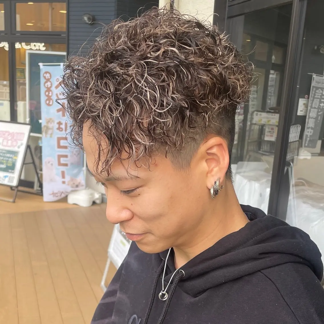 ショート カラー パーマ メンズ メンズハイライト スペインカール ハイライトカラー ハイライト カット ヘアカラー パーマ メンズヘア特化 崎田 成人のヘアスタイル