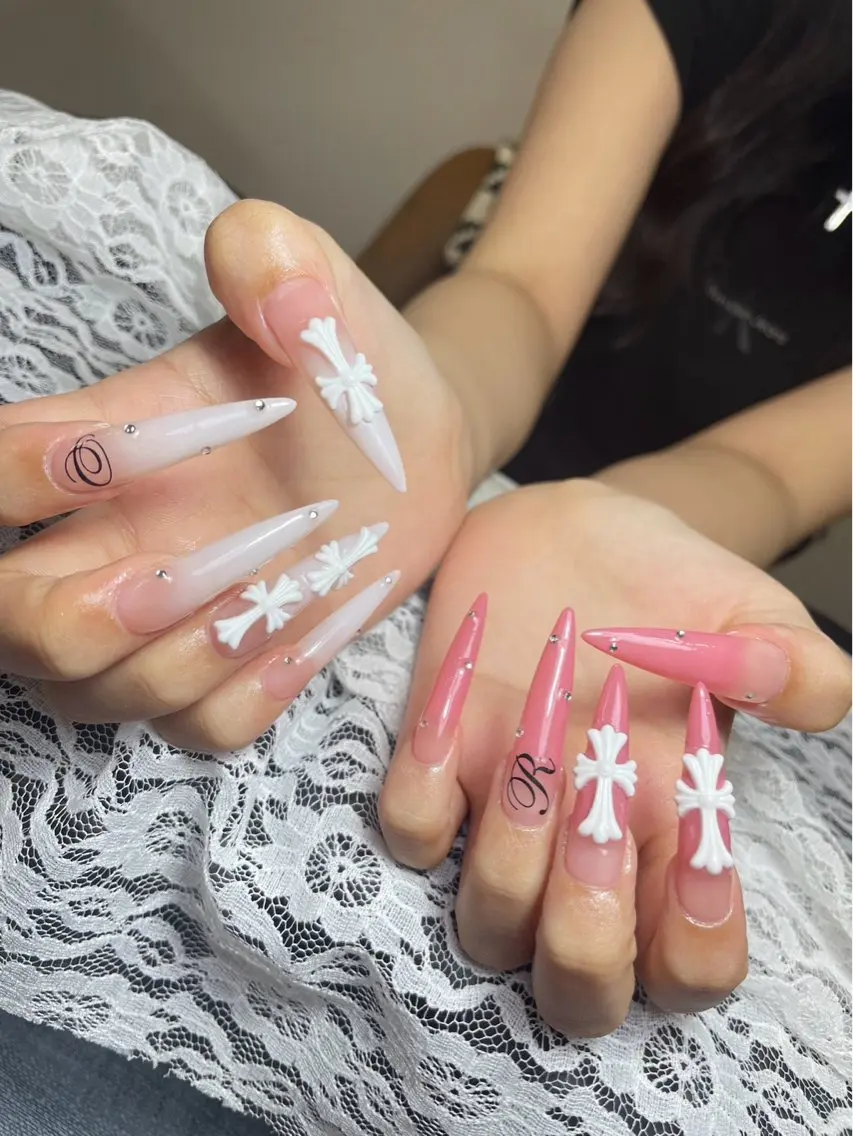 ネイル チークネイル 長さ出し フットネイル ジェルネイル 卒業式 𝓐𝓷𝓻𝓲 XiinhNailのネイルデザイン