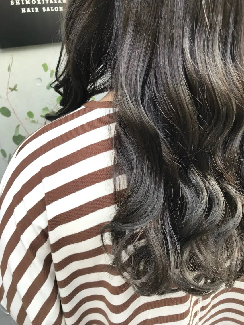 ロング アッシュ AKARI .°＊のヘアスタイル
