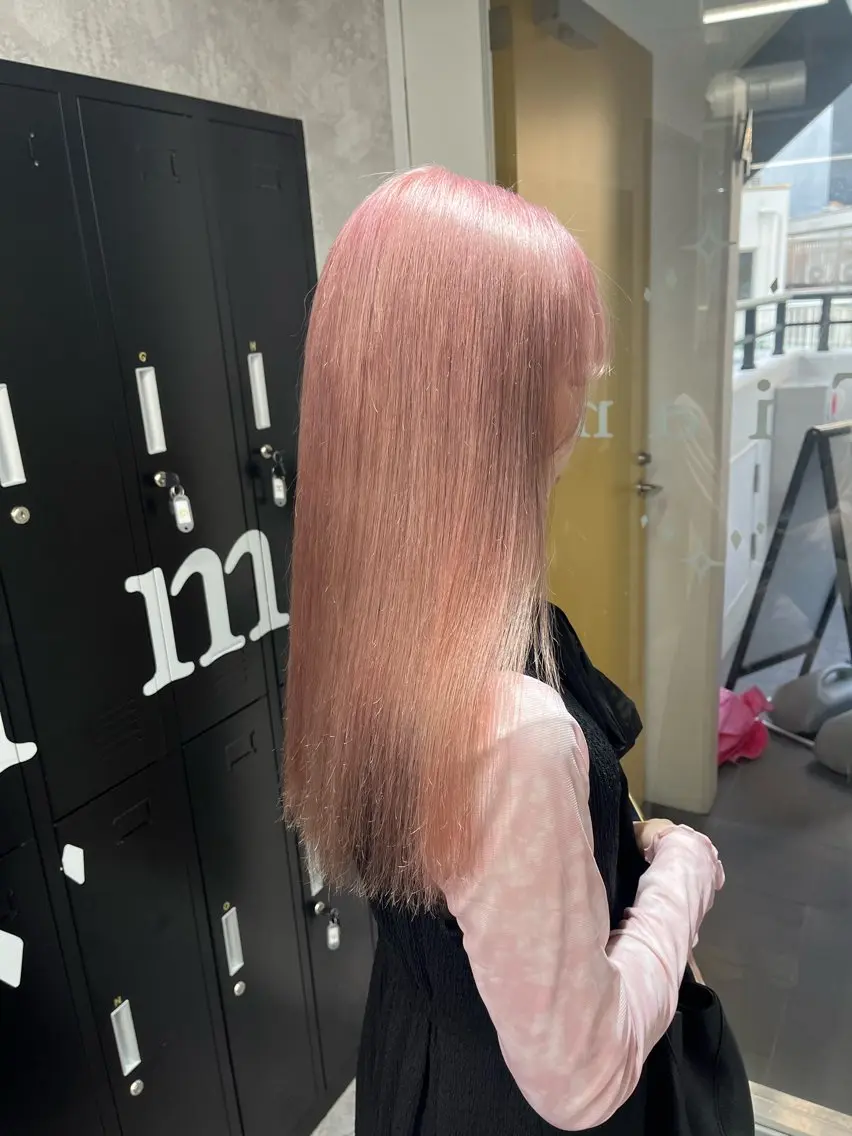 ロング カラー アッシュ アッシュグレー ベージュカラー ブリーチ ブロンド ヘアカラー トリートメント 【ときめき屋さん🎀 ハイトーン大和🎀】のヘアスタイル