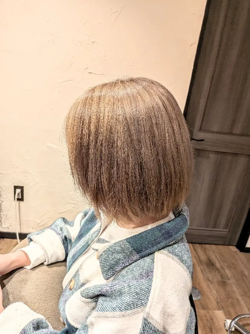 全頭ブリーチWカラー+カットの写真