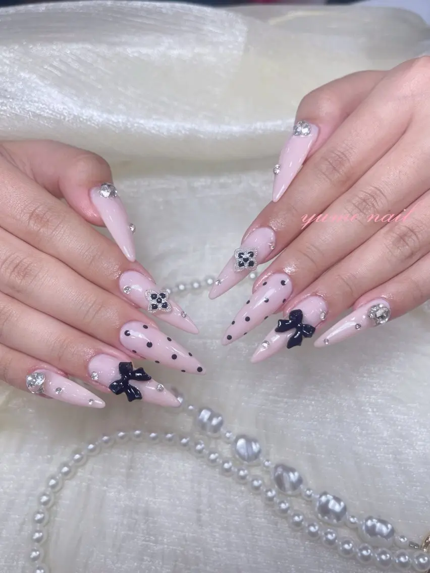 ミディアム ヒエン NAILのネイルデザイン