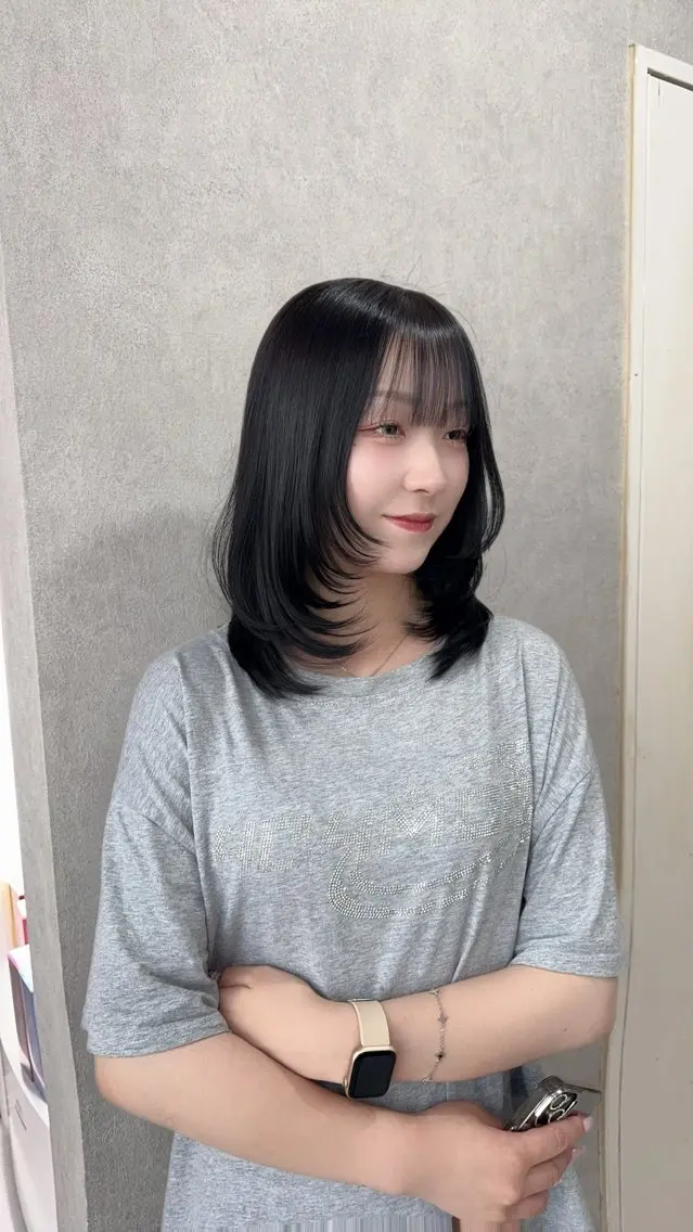 ロング カラー ダークグレー ダークグレージュ グレージュ レイヤーカット カット ヘアカラー トリートメント 赤み無し柔らかカラー 【梅田】madokaのヘアスタイル