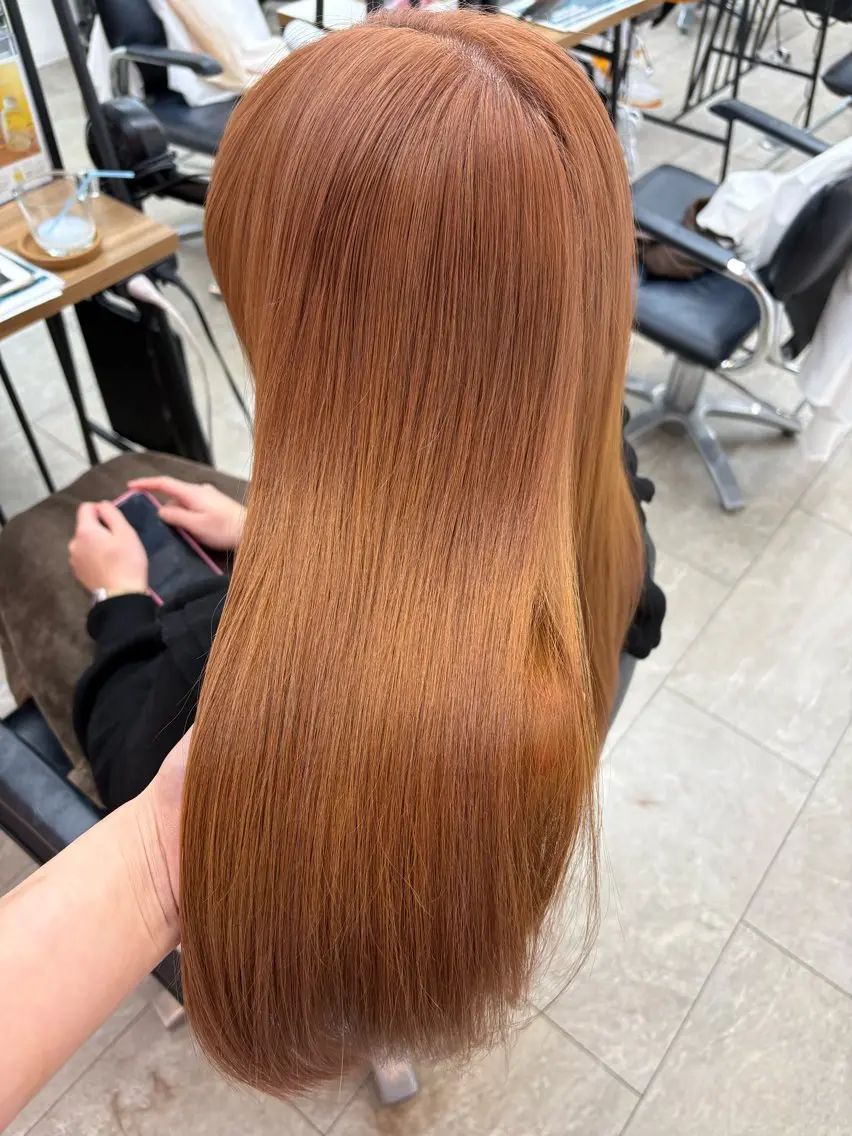 ロング カラー ブリーチ オレンジ 顔まわりレイヤー 顔周りカット レイヤーカット HASHI AYAKAのヘアスタイル