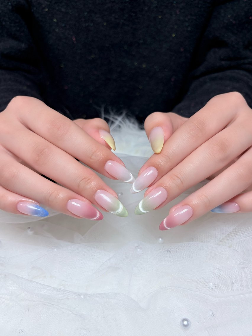 ネイル 韓国ネイル マグネットネイル 持ち込み ニュアンスネイル シンプルネイル ハンドネイル Huyn Nail Shinjyukuのネイルデザイン