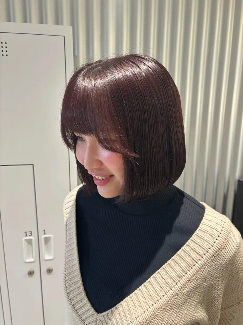 ショート カラー パーマ ヘアアレンジ ボルドーカラー カット ヘアカラー トリートメント ヘッドスパ ヘアセット 押切 響 のヘアスタイル