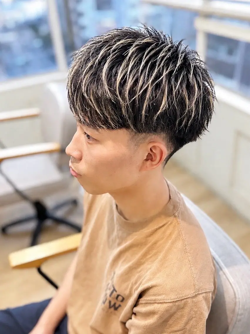 ショート メンズ メンズブリーチ メンズハイライト メンズメッシュ ハイライト ヘアカラー 艶カラー NATSUKIのヘアスタイル