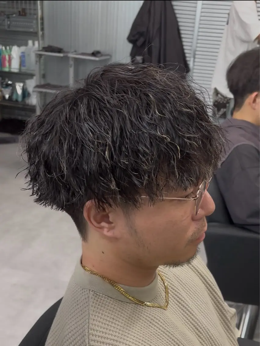 パーマ メンズ メンズパーマ カット パーマ トリートメント 波巻き/ツイスパ/ 短髪/鈴木俊也のヘアスタイル