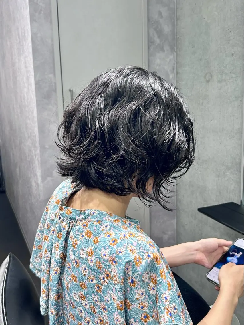 ミディアム ミディアムパーマ 顔まわりレイヤー レイヤーカット パーマ OAK溝の口 天使の輪👑YUKIのヘアスタイル
