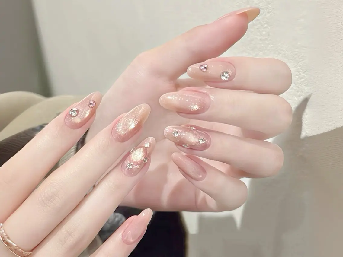 ネイル オーロラネイル チークネイル 長さ出し フットネイル フレンチネイル ハンドネイル ハンドケア Zz nail salonのネイルデザイン
