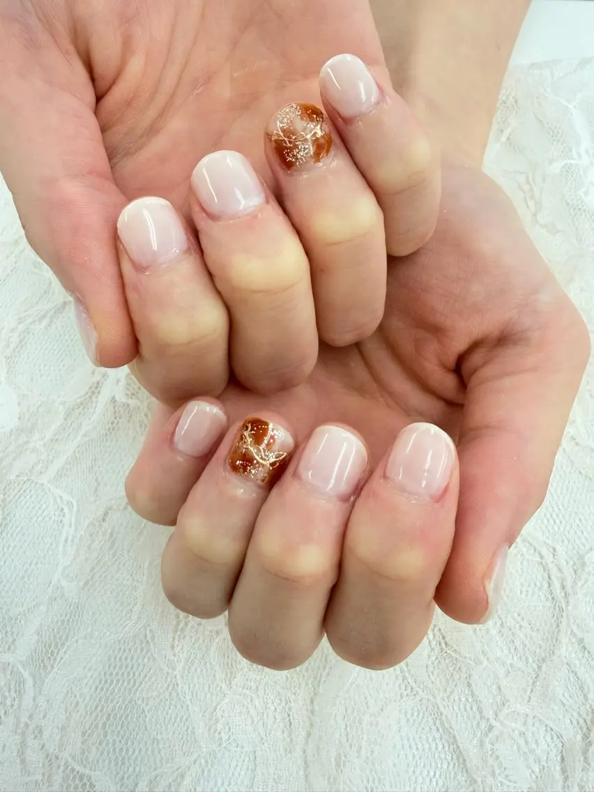 ネイル アートネイル べっ甲ネイル ワンカラーネイル ホワイト Risa セプトアカデミーのネイルデザイン