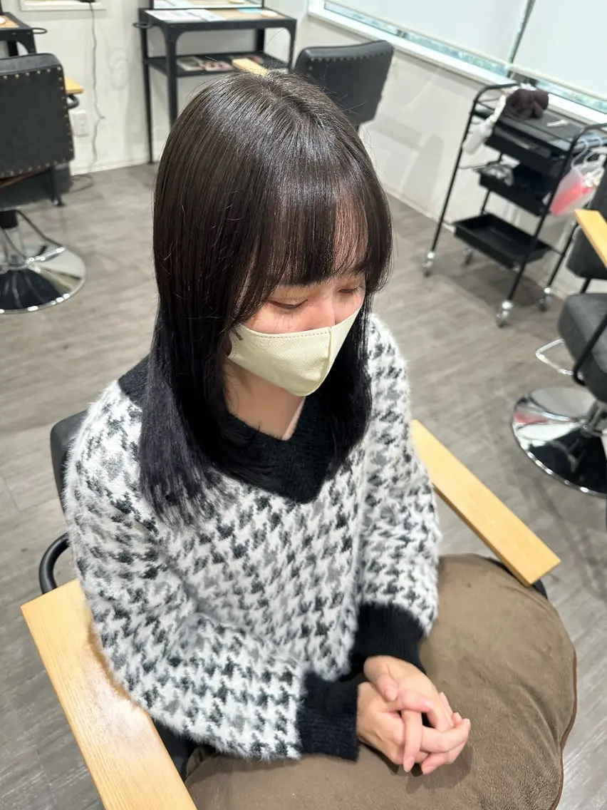 ミディアム カラー 黒髪 ブルーカラー ブルーブラック カット ヘアカラー トリートメント 艶髪レイヤー上田 紗也🇰🇷💗のヘアスタイル