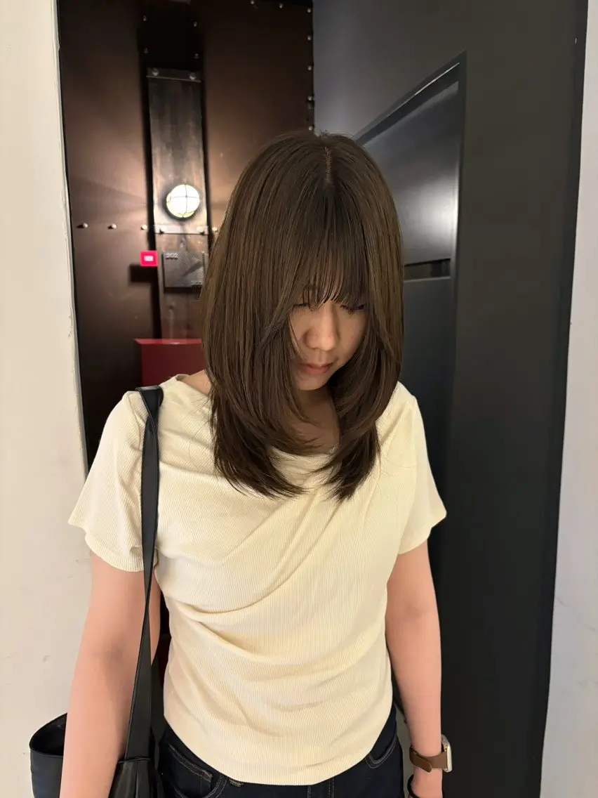 セミロング ヘアカラー トリートメント あやか/ベージュ /透け感カラーのヘアスタイル