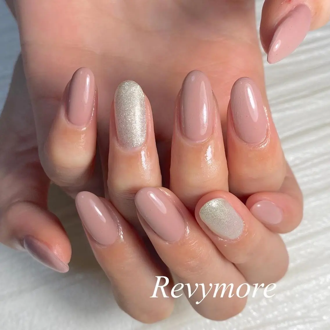 ミディアム ネイル ジェルネイル ニュアンスネイル オフィスネイル ワンカラーネイル ピンク nail salon Revymoreのネイルデザイン