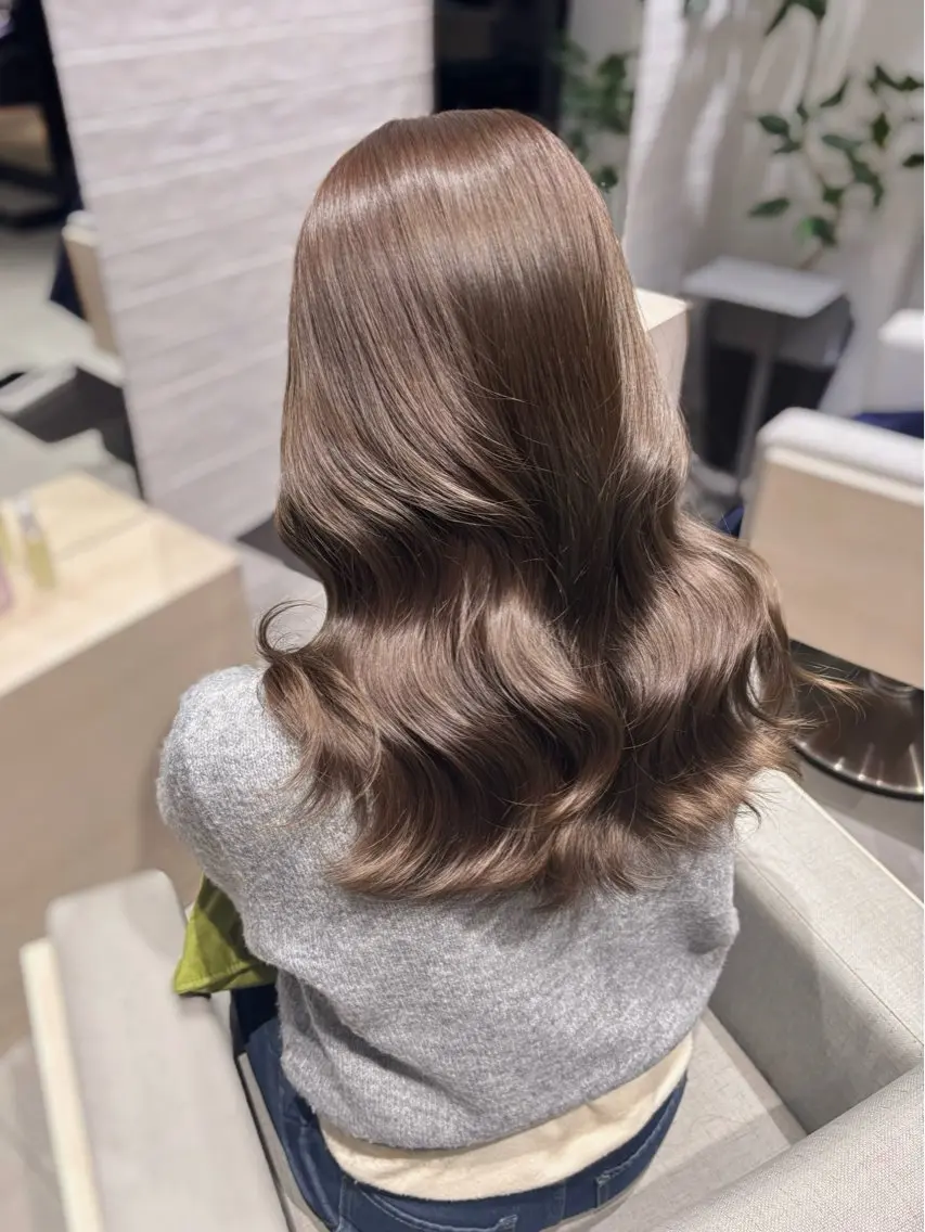 ロング カラー ベージュカラー ブリーチ ブリーチなしカラー オリーブベージュ 韓国風ヘア ヘアカラー トリートメント 銀座/韓国レイヤー/ 艶カラー🍓原田侑依のヘアスタイル