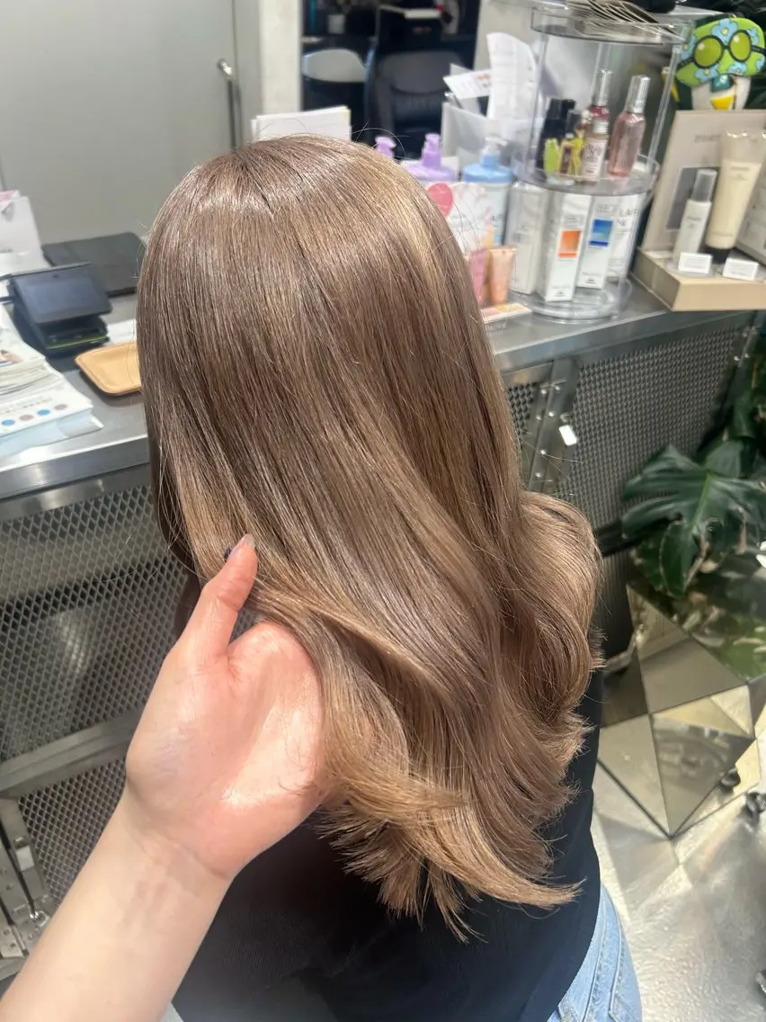 ミディアム ヘアカラー あやめ🪽 オリーブ/ハイトーンのヘアスタイル
