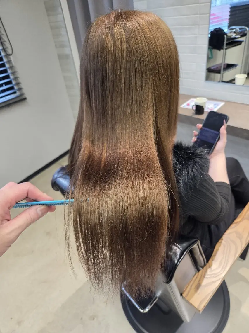 ロング カラー アッシュ ベージュカラー ヘアカラー トリートメント 傷ませないブリーチ 美容師🎉内山のヘアスタイル