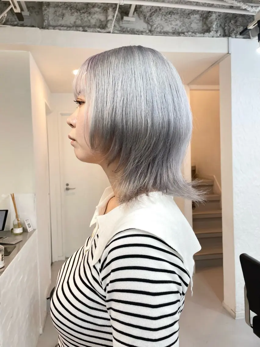 ミディアム カラー ハイトーンカラー シルバー ホワイトシルバー ウルフカット ハイトーン×レイヤー /遠藤将太のヘアスタイル