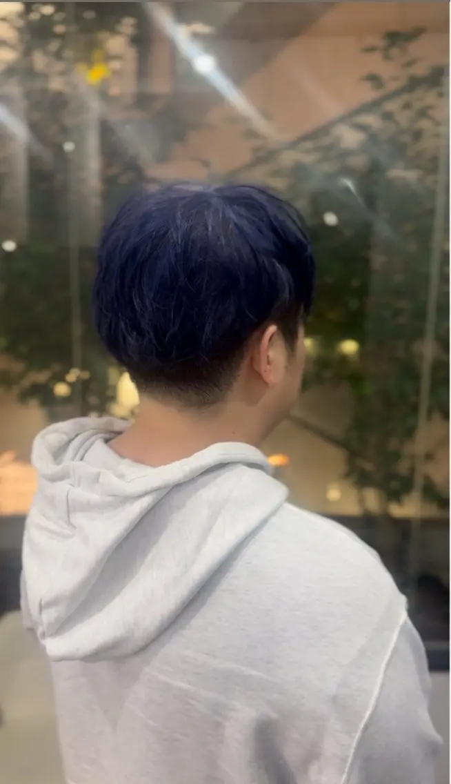 カラー メンズ ブルーカラー ネイビーカラー ヘアカラー 【ili 梅田】 🐰清水 梨央🤍のヘアスタイル
