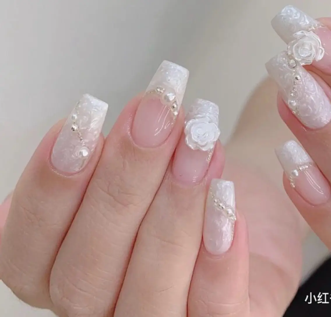 ネイル フレンチネイル ジェルネイル ガラスフレンチ ハート マグネットネイル Queeens nailのネイルデザイン