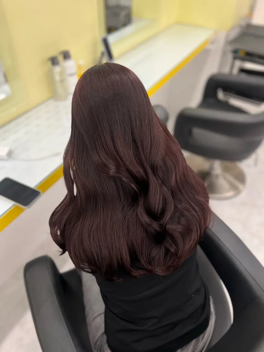 ロング カラー ベージュカラー ブリーチ ボルドーカラー ブラウンカラー カシス ヘアカラー トリートメント 韓流トレンドヘア 🎀RINAKO🎀のヘアスタイル