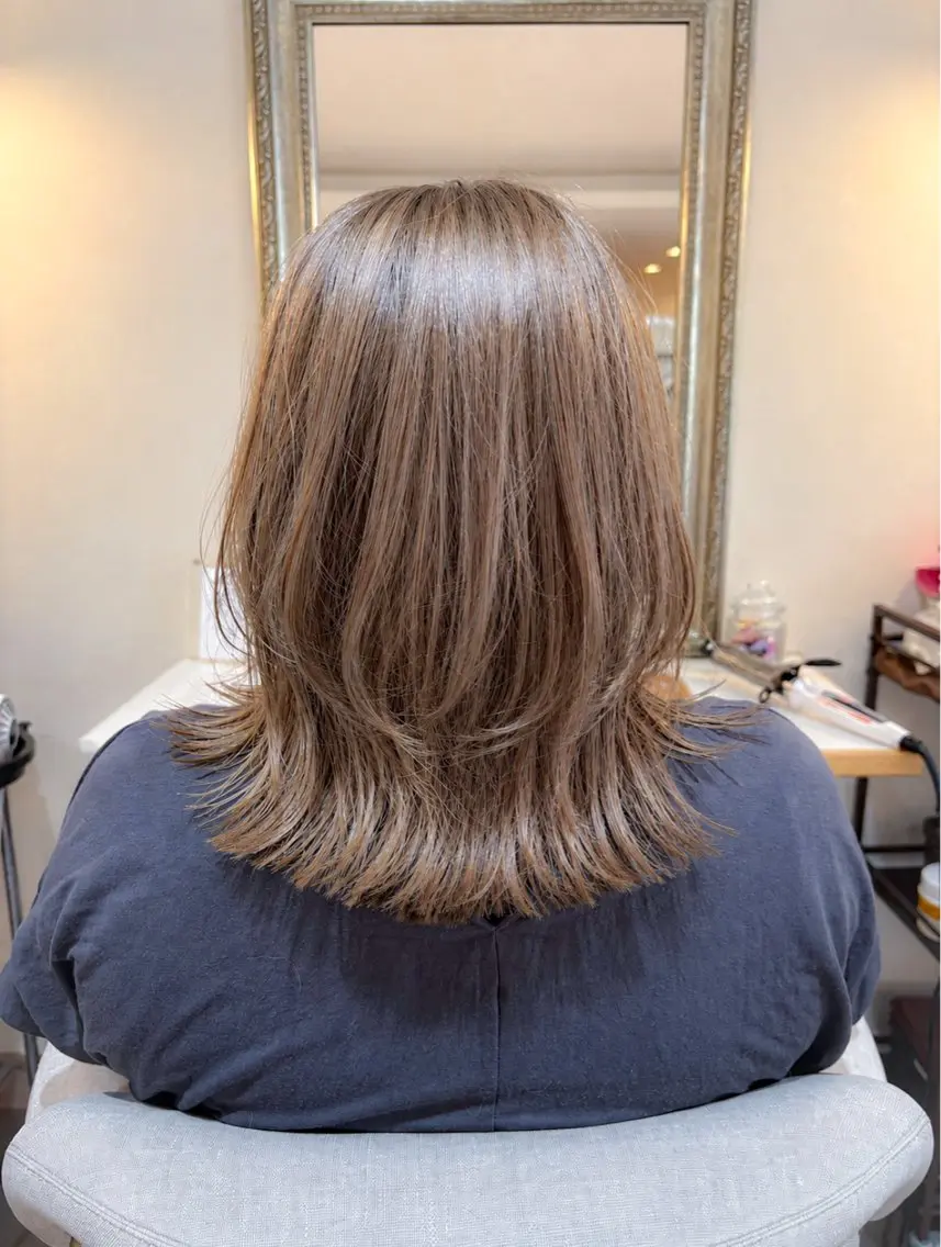 ミディアム ミディアムレイヤー くびれヘア レイヤーカット カット ヘアカラー トリートメント 石平 暖のヘアスタイル