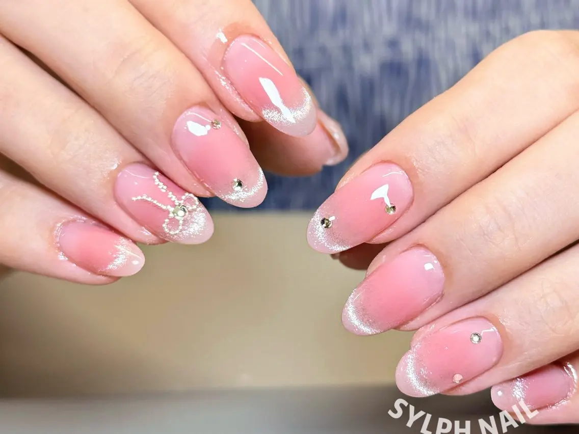 ネイル オーロラネイル 長さ出し フレンチネイル ジェルネイル ガラスフレンチ ハンドネイル Rela・S NAILのネイルデザイン