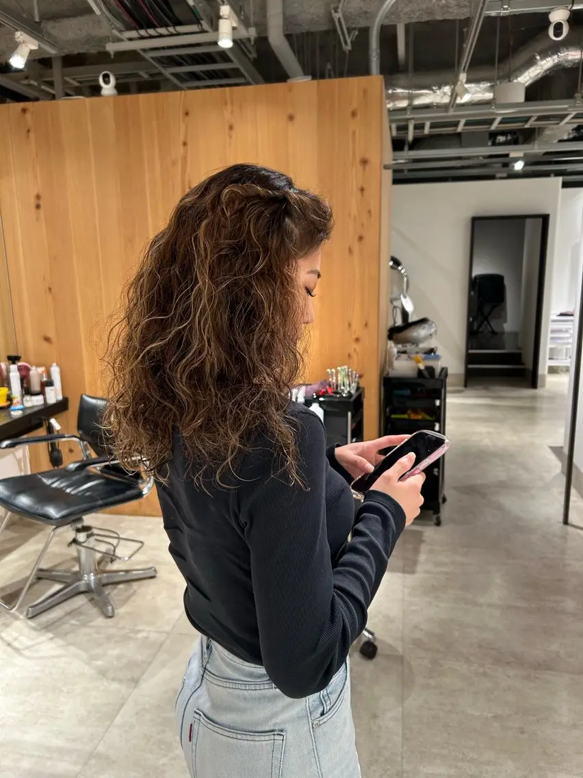 ミディアム パーマ カット ヘアカラー パーマ トリートメント ヘッドスパ ヘアセット スキバサミを使わない カット🌼唯🌼のヘアスタイル
