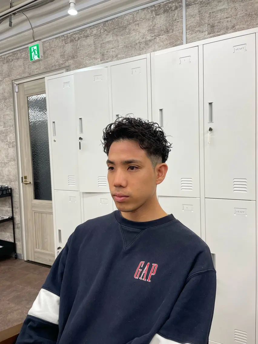 メンズ フェードパーマ 新倉幸之助のヘアスタイル