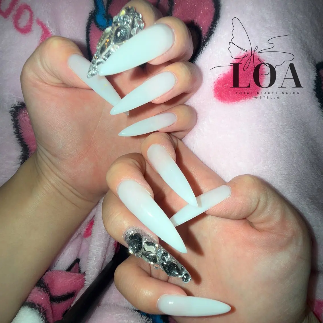 ネイル ハンドネイル フットネイル LOA🦋 yuraのネイルデザイン