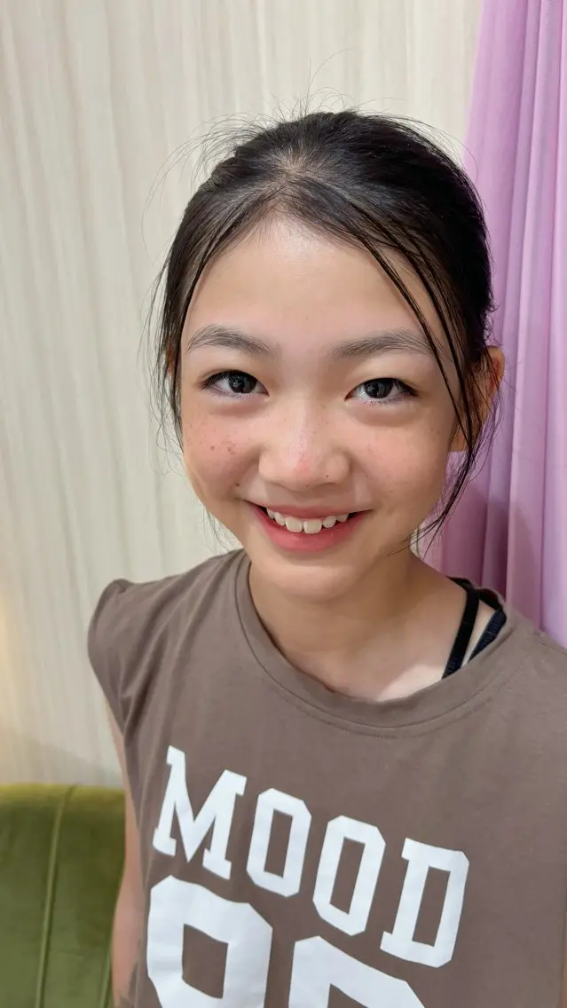キッズ アイブロウ 谷 亜里沙の眉毛・アイブロウイメージ