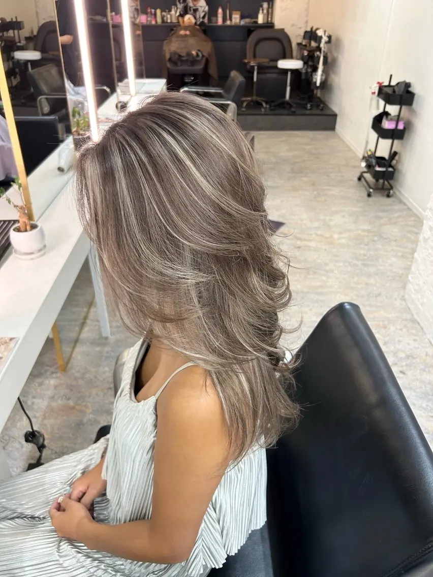 ロング カラー ベージュカラー カット ヘアカラー トリートメント レイヤーカット BLend 渋谷のヘアスタイル
