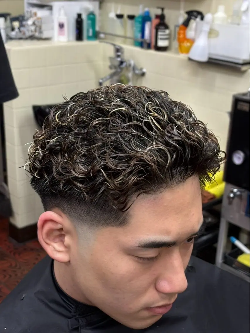 カラー パーマ メンズ メンズメッシュ メンズパーマ メッシュ 佐古 達平のヘアスタイル