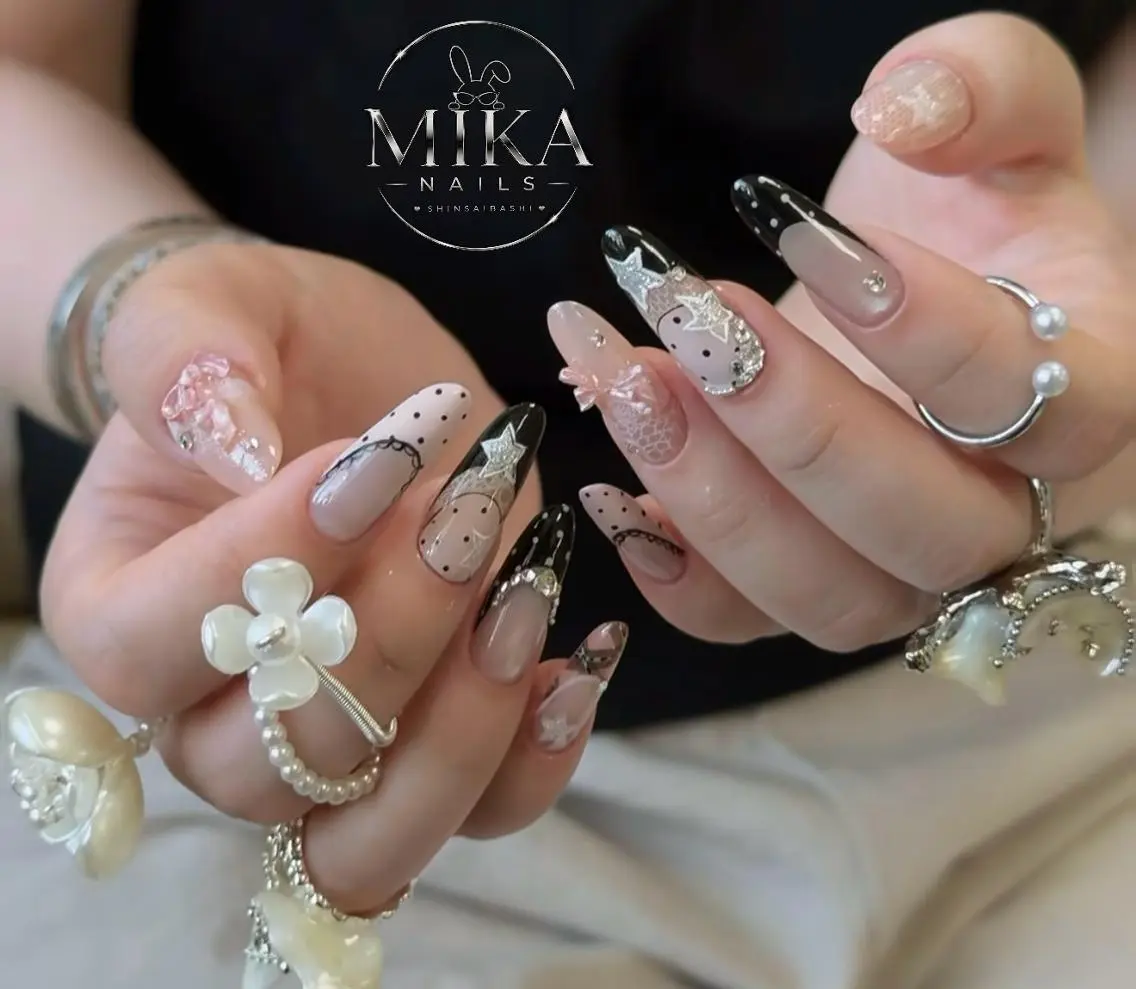 ネイル アートネイル チークネイル ドット フットネイル フレンチネイル ハンドネイル Luna Mikaのネイルデザイン