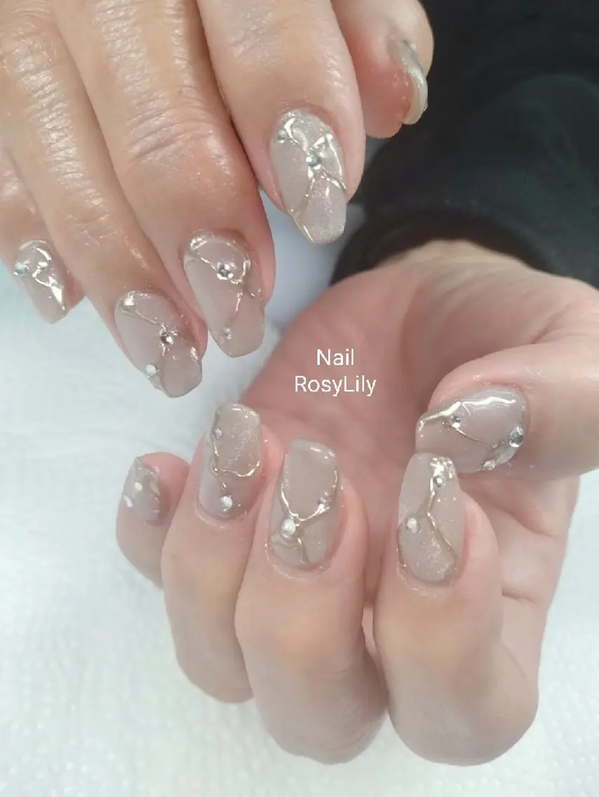 ネイル マグネットネイル ミラーネイル 持ち込み シルバー プライベートサロン Rosy Lilyのネイルデザイン