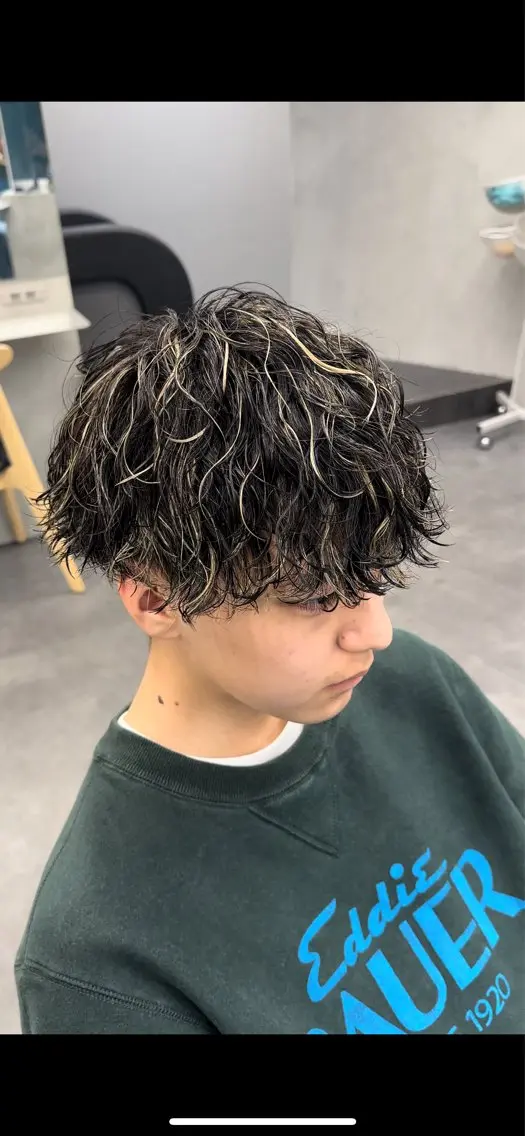 カラー パーマ メンズ メンズパーマ ツイストスパイラルパーマ 波巻きパーマ ニュアンスパーマ スパイラルパーマ fifth リュウセイのヘアスタイル