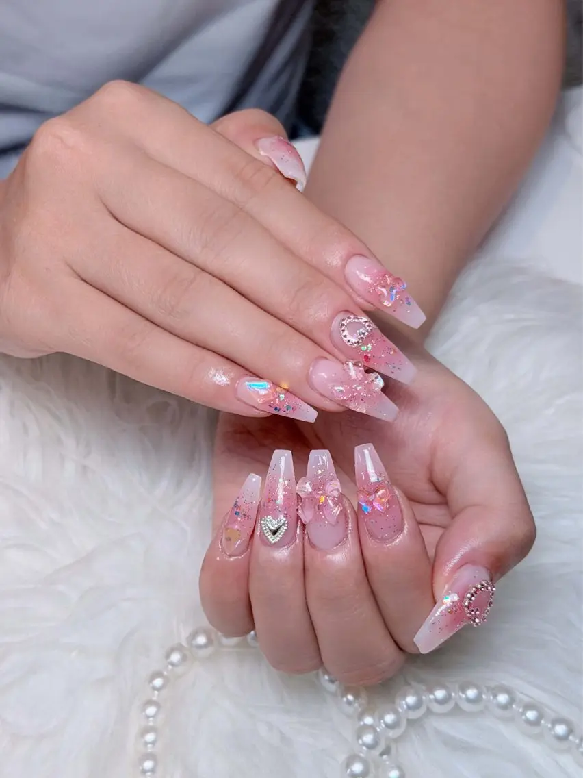ネイル チークネイル ドット フレンチネイル グラデーション ハート ハンドネイル Julli NailStudioのネイルデザイン