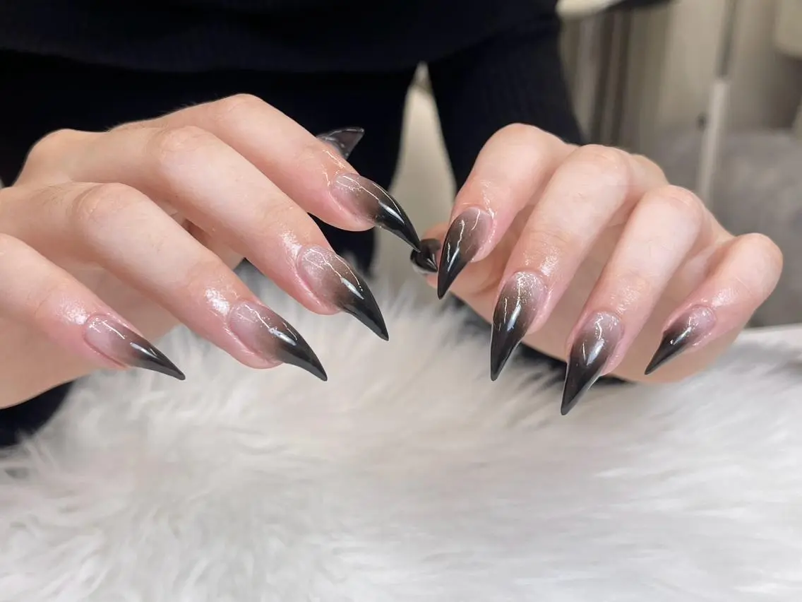 セミロング ハンドネイル 28nails .thaoのネイルデザイン