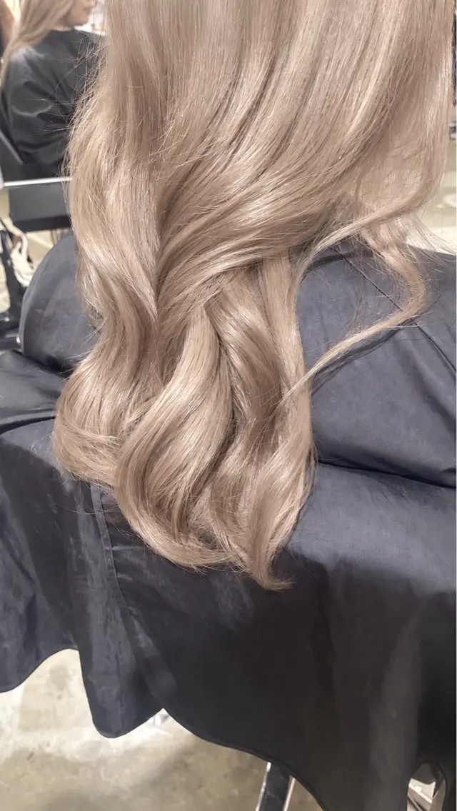 ロング カラー ベージュカラー ミルクティーベージュ ヘアカラー ミルクティー/ハイ トーン/konomiのヘアスタイル