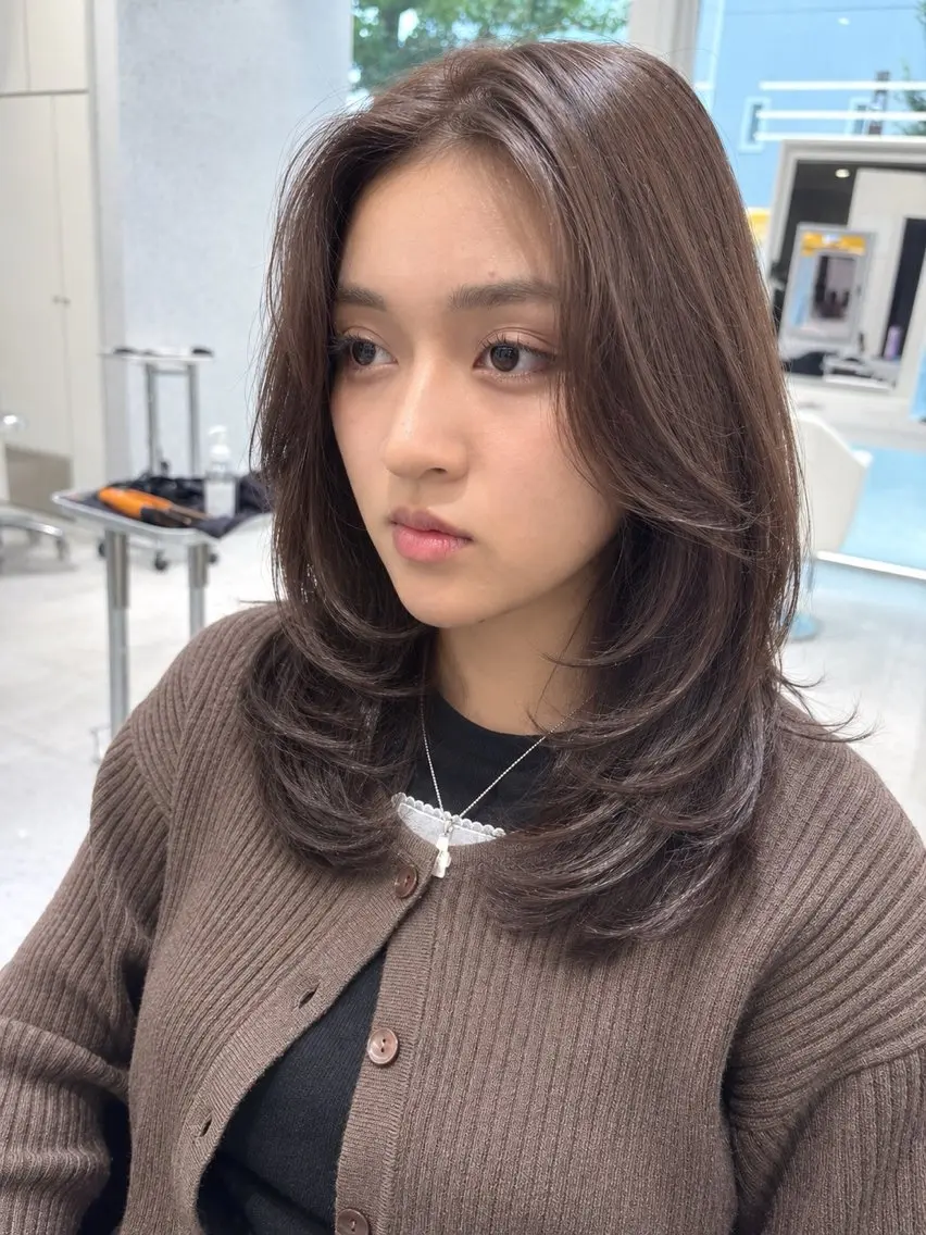 ミディアム レイヤーカット 山田 ひかりのヘアスタイル