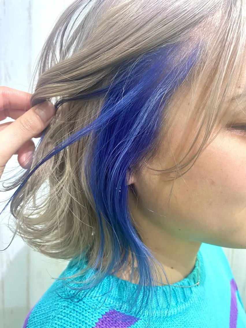 ショート カラー ブリーチ ブルーカラー イヤリングカラー 桑原 由理のヘアスタイル