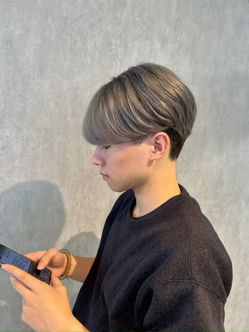 カラー メンズ センターパート シルバー ヘアカラー トリートメント 梶田 伸篤のヘアスタイル