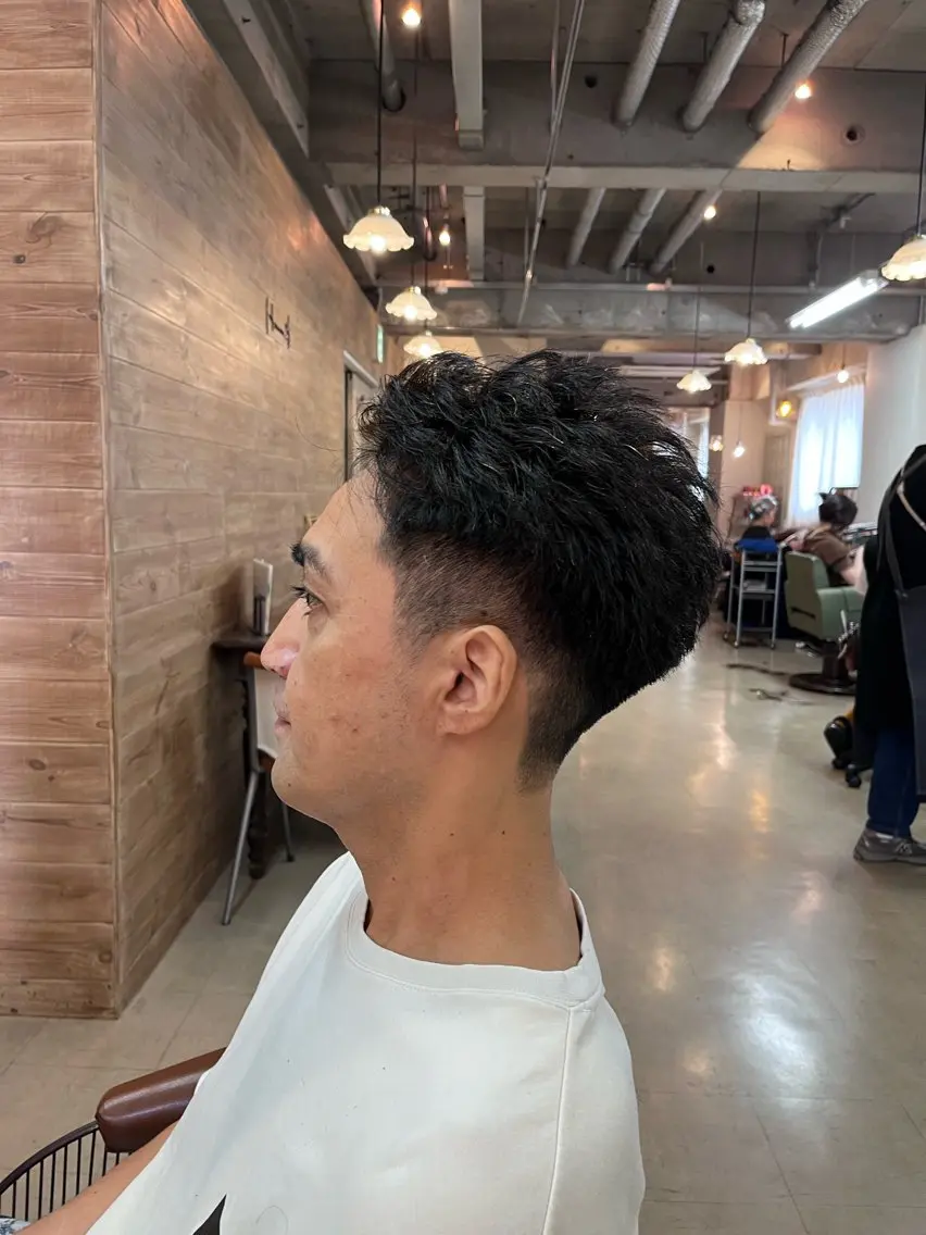 メンズ オールバック トイ ハルトのヘアスタイル