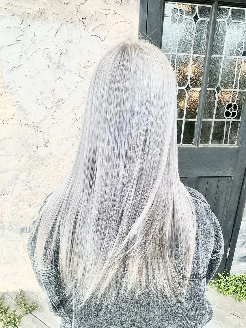 ロング カラー シルバー 糸賀 蒼天のヘアスタイル