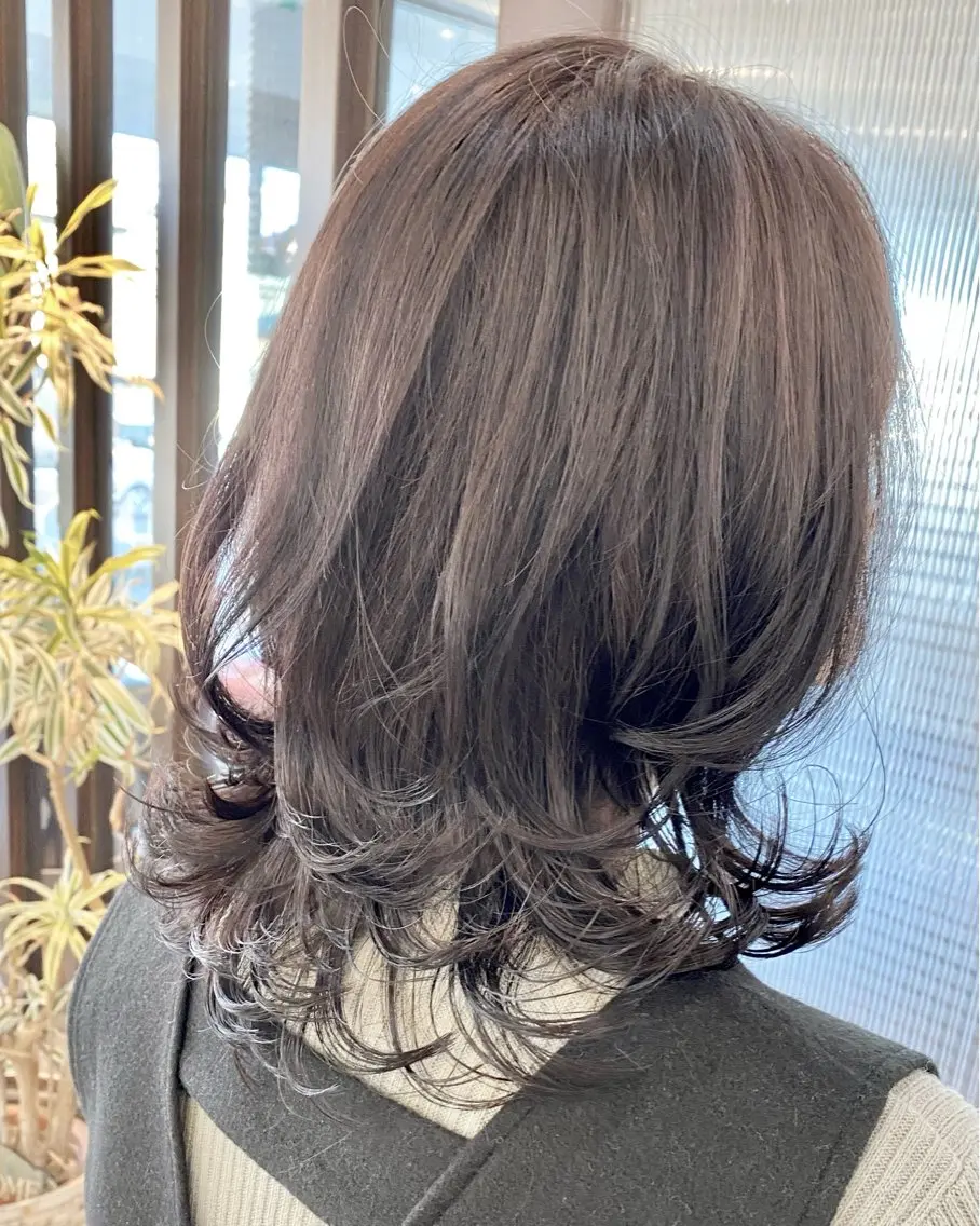 ミディアム 鈴木 千恵子のヘアスタイル