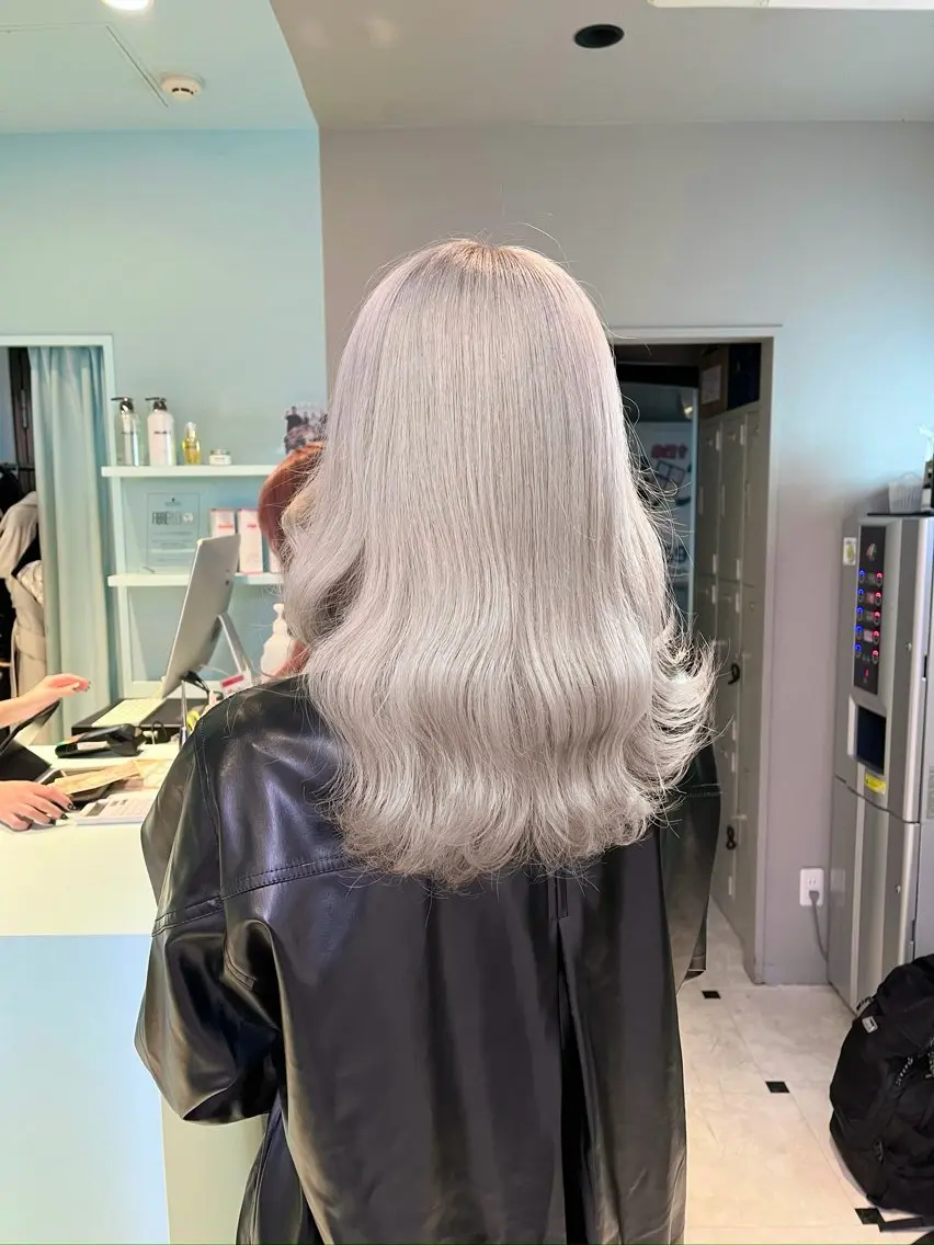 セミロング カラー ヘアカラー トリートメント ブリーチカラー 🩵MIZUKIのヘアスタイル