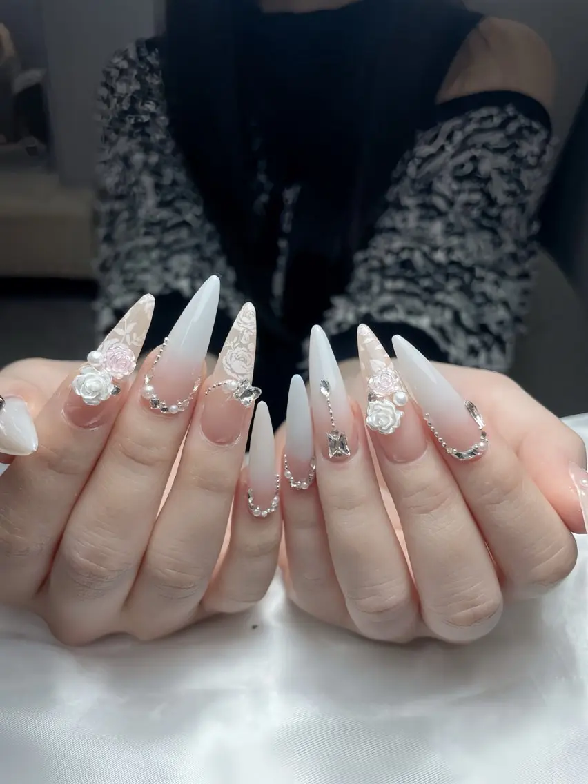 ネイル アートネイル チークネイル ジェルネイル ロングネイル マグネットネイル ハンドネイル Rin Nail 新大久保店のネイルデザイン